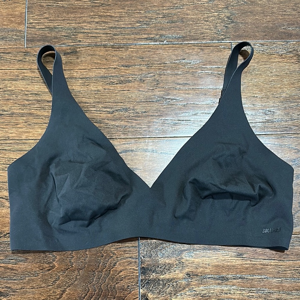 Skims Black Bra